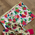 Chinelo de Dedo Arezzo + Sabonete e Necessaire Colab Loccitane