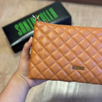 Bolsa Santa Lolla Clutch Envernizada Transversal