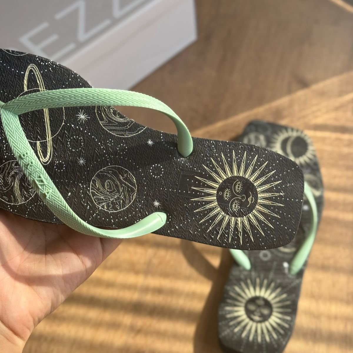 Chinelo de Dedo Jelly Arezzo Brizza