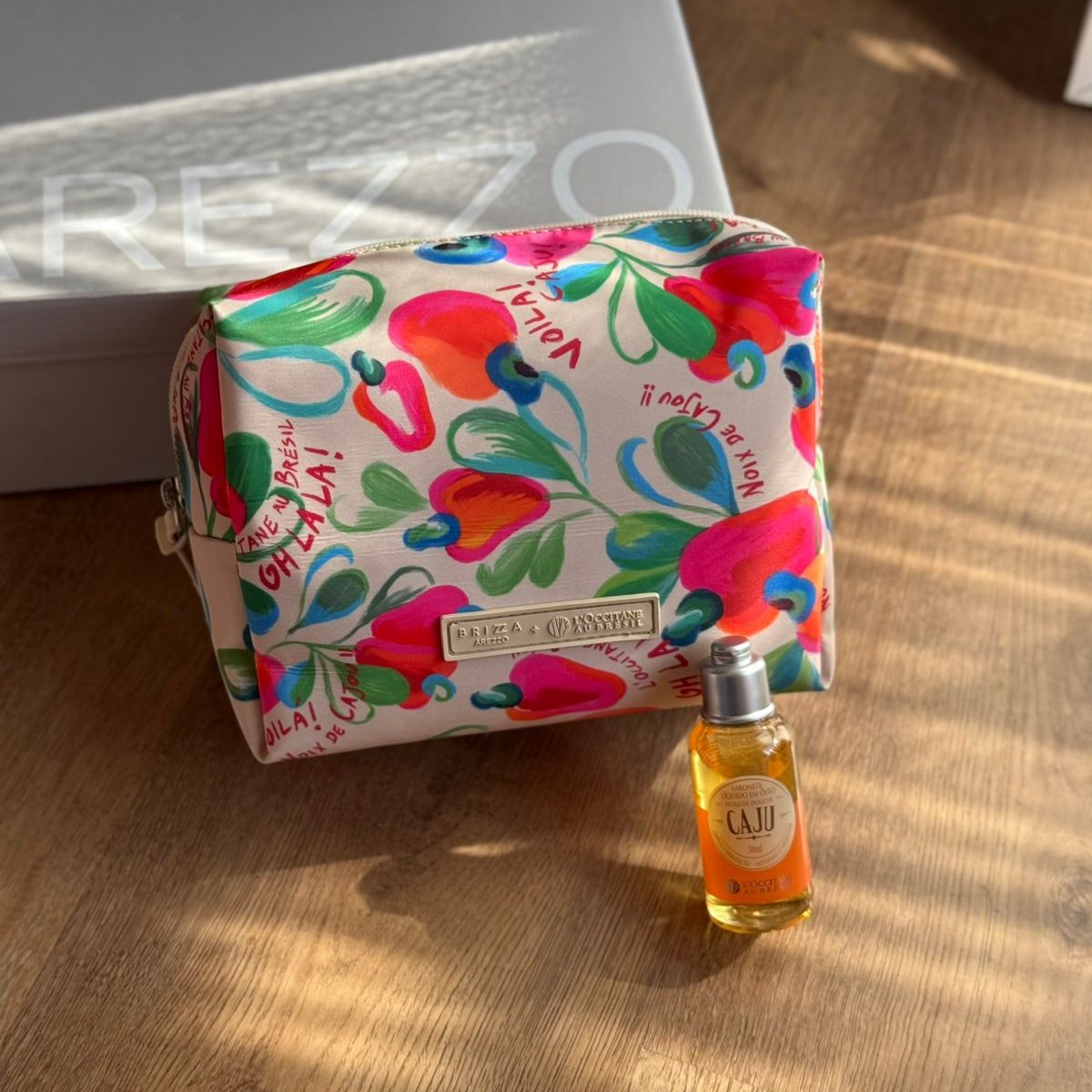 Necessaire Arezzo + Sabonete Colab Loccitane