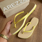 Chinelo de Dedo Arezzo Multicolorido Flash Bicolor Basics